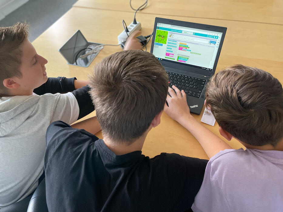 Zukunftstag - Die Kinder lernen spielerisch einfache Programmabläufe